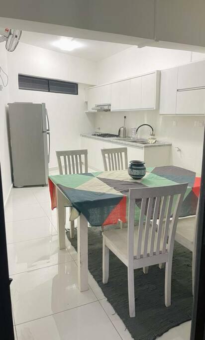 Kk Jungle Hideaway Lovely Apartment 5 Mins Walk To Town Kota Kinabalu Esterno foto