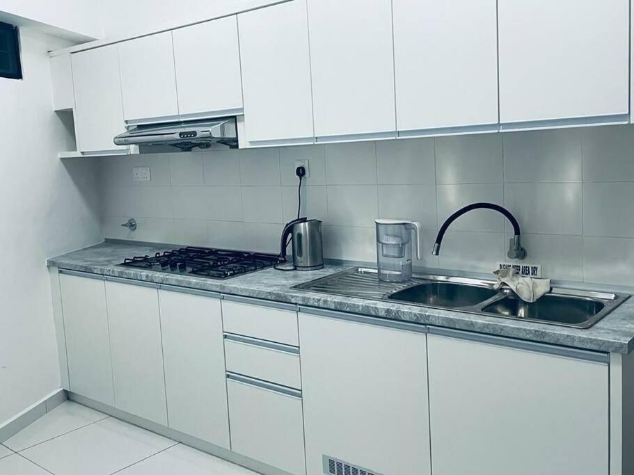 Kk Jungle Hideaway Lovely Apartment 5 Mins Walk To Town Kota Kinabalu Esterno foto